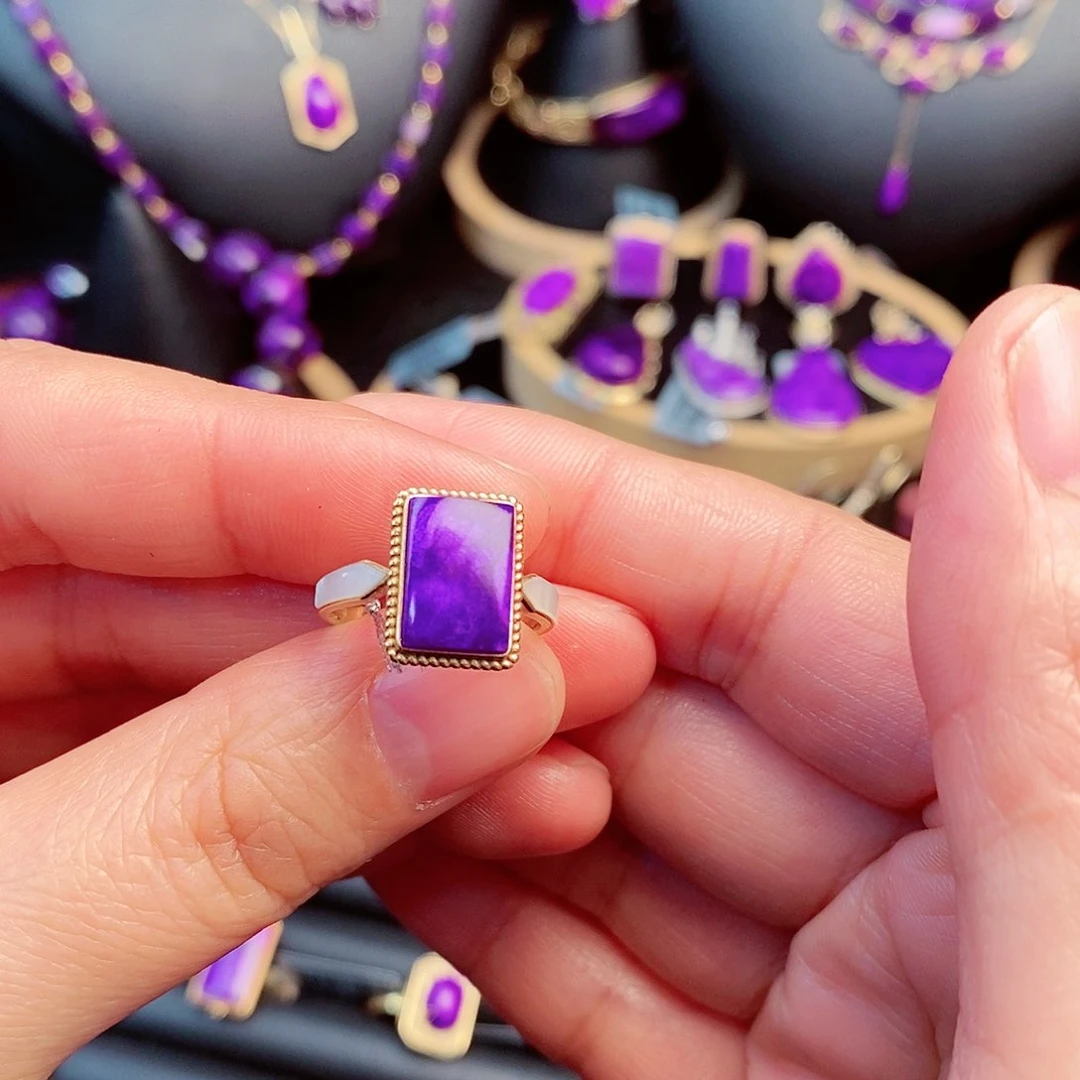 苏纪石（舒俱来）戒指18K金镶嵌