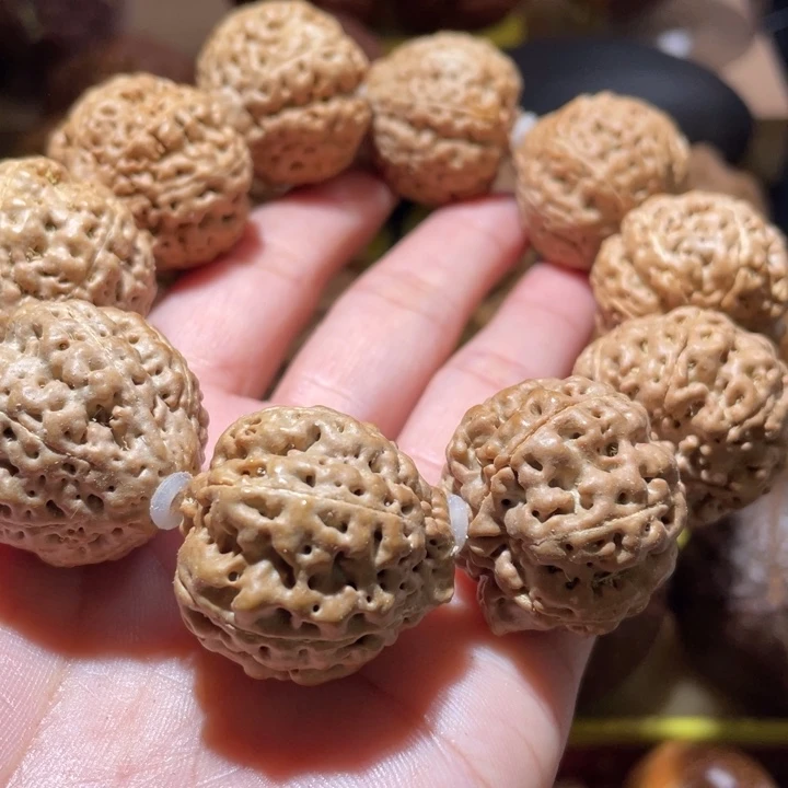 桃核把件七瓣金刚手持