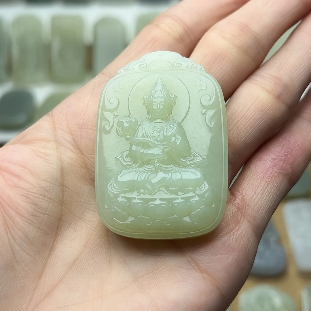 蔚***空和田玉未镶嵌颈饰