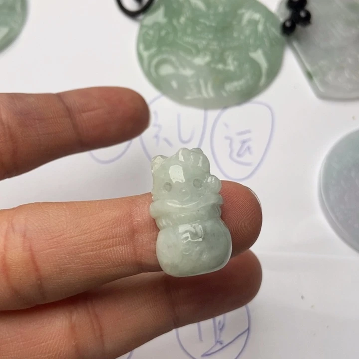 翡翠颈饰未镶嵌翡翠