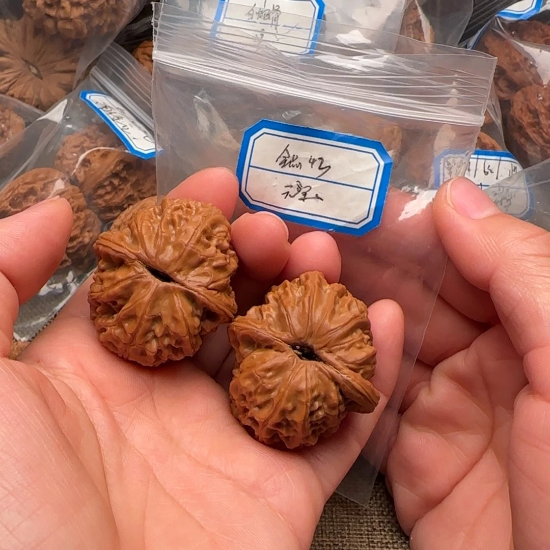 文玩核桃把件至*宝发发发