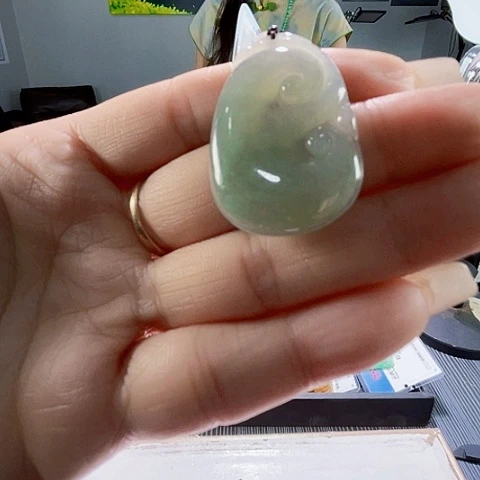 颈饰未镶嵌翡翠一个