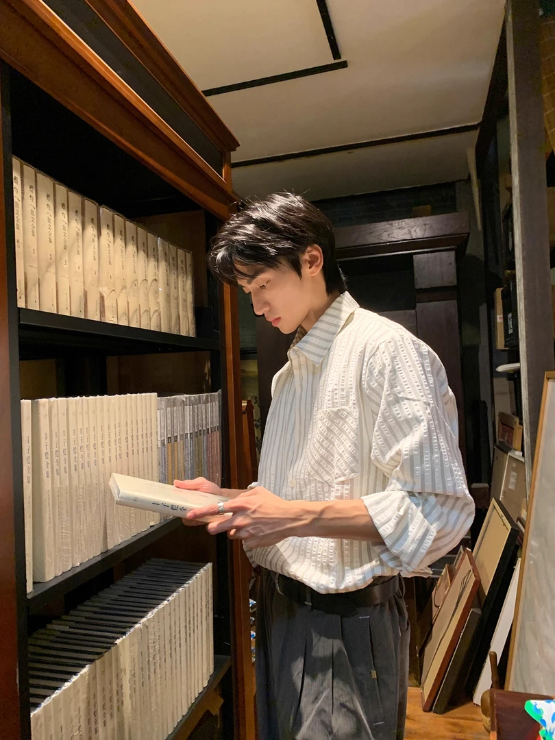 美式复古高级感条纹长袖正肩翻领衬衫情侣款休闲宽松百搭打底上衣