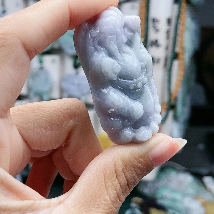 颈饰足铂镶嵌翡翠翡翠
