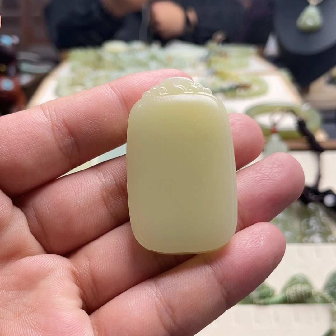 寞***爷和田玉未镶嵌吊坠(赠链)