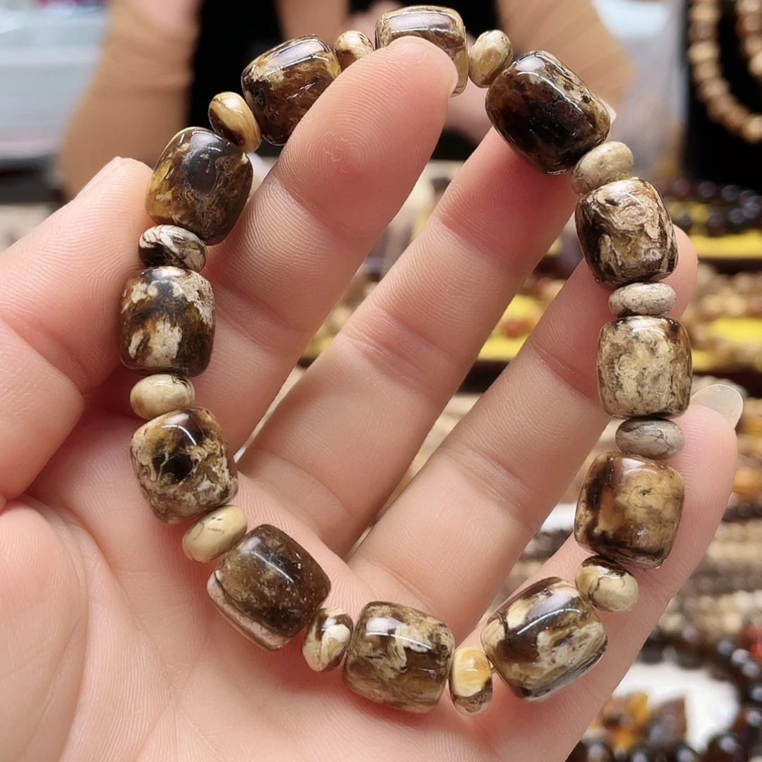 琥珀裸石未镶嵌蝎**十一