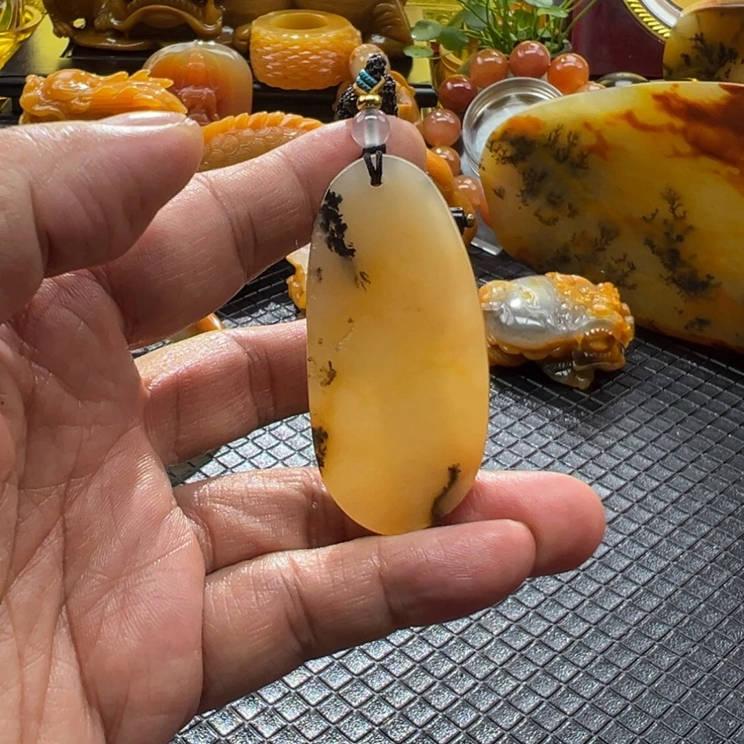 石英质玉未镶嵌颈饰