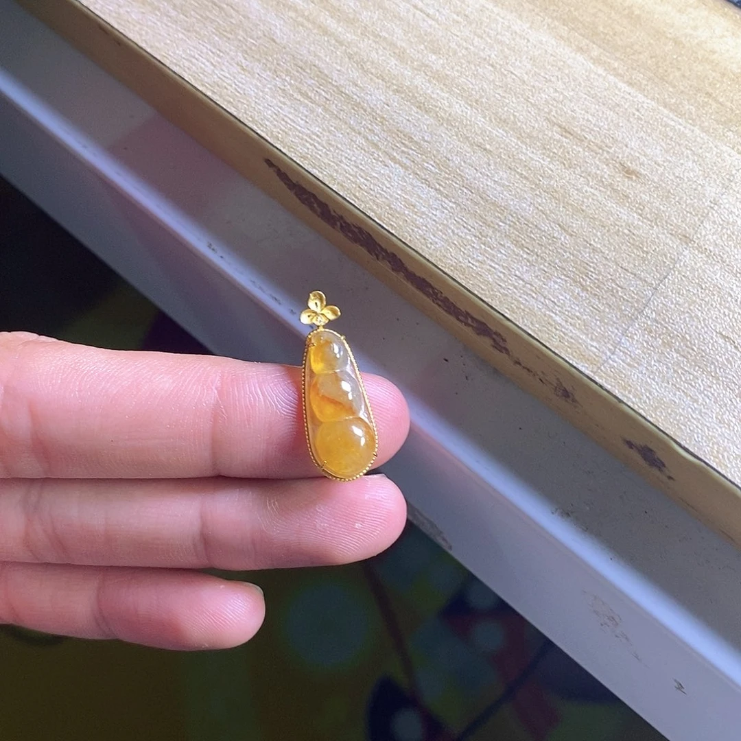 颈饰18K金镶嵌翡翠