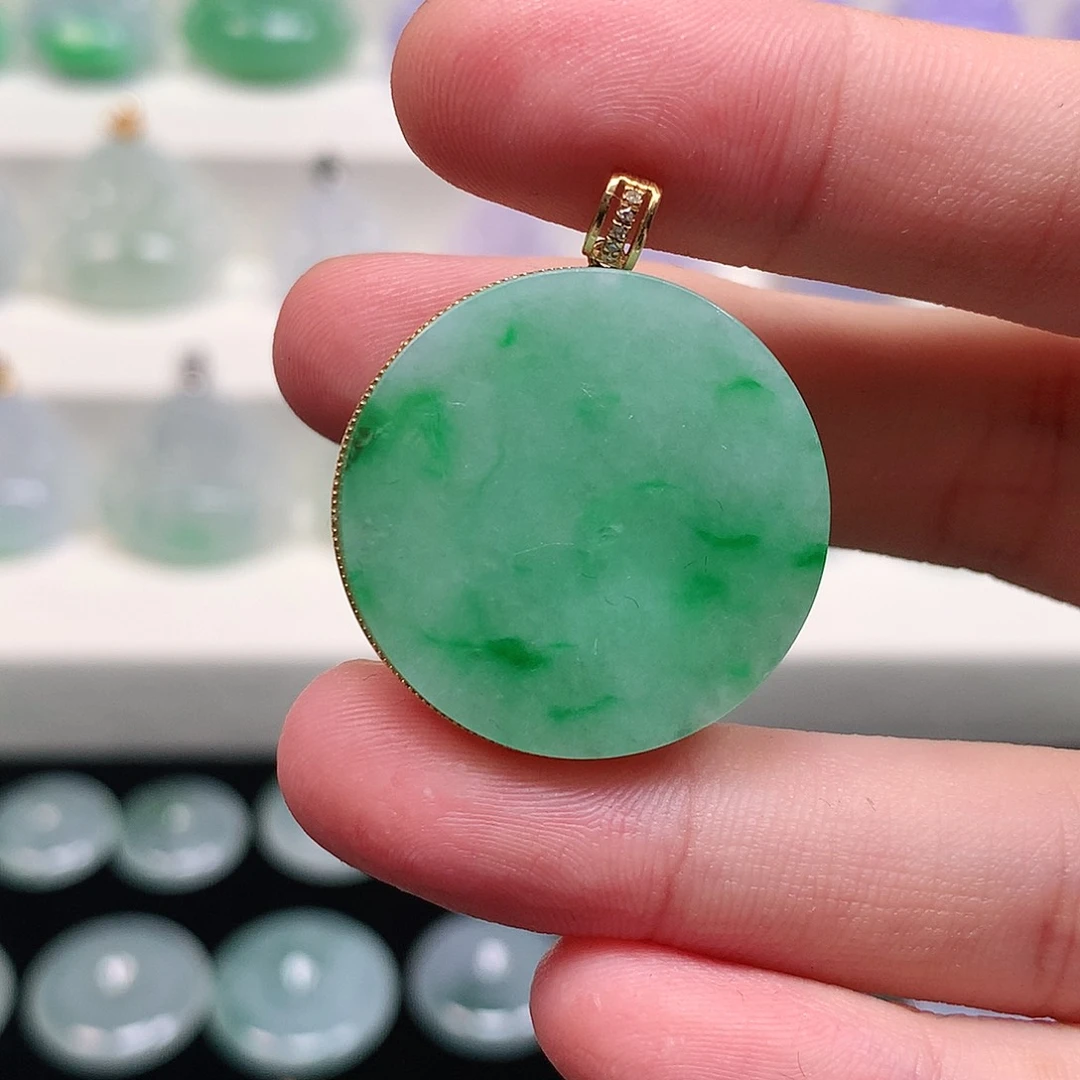 翡翠18K金镶嵌颈饰翡翠吊坠