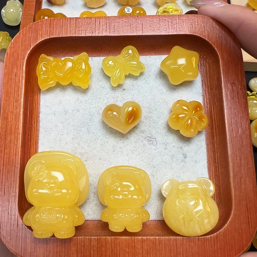 未镶嵌琥珀珠宝奇石娃*