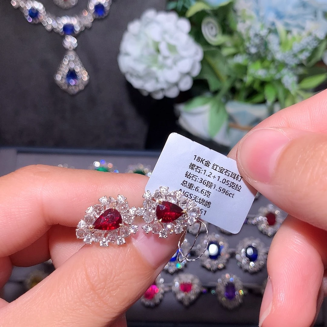 耳钉18K金镶嵌红宝石