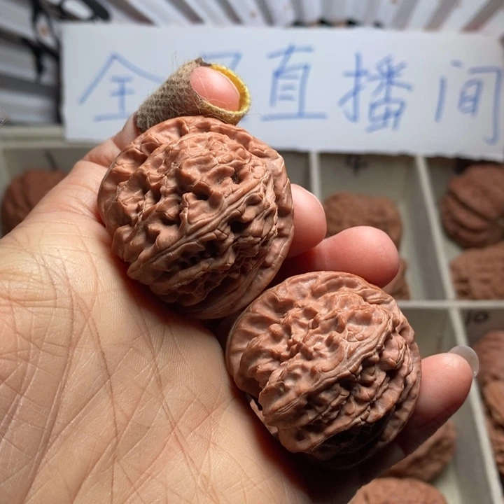 文玩核桃吊坠我****E三角白