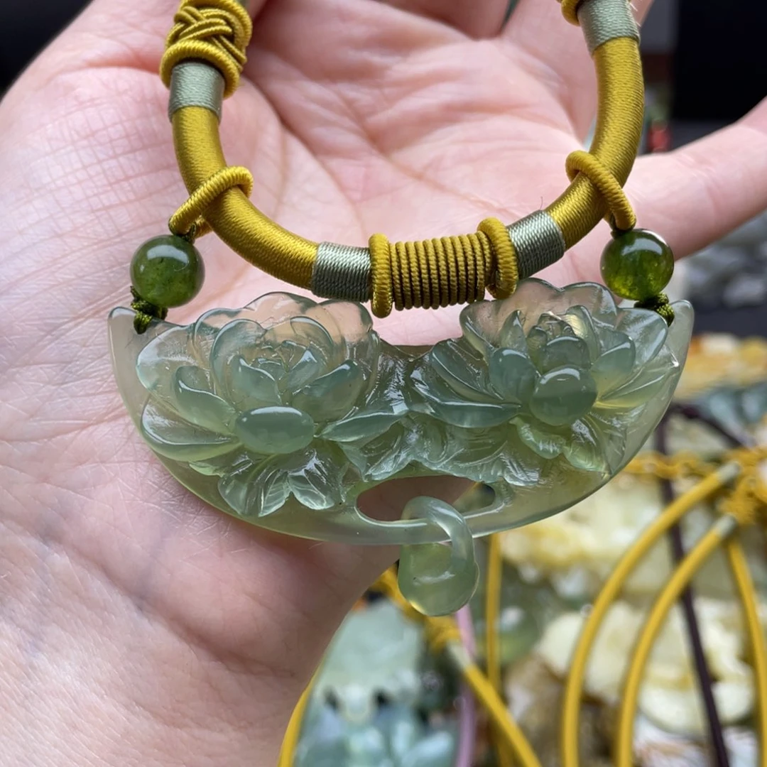 蛇纹石玉颈饰未镶嵌枕****昱