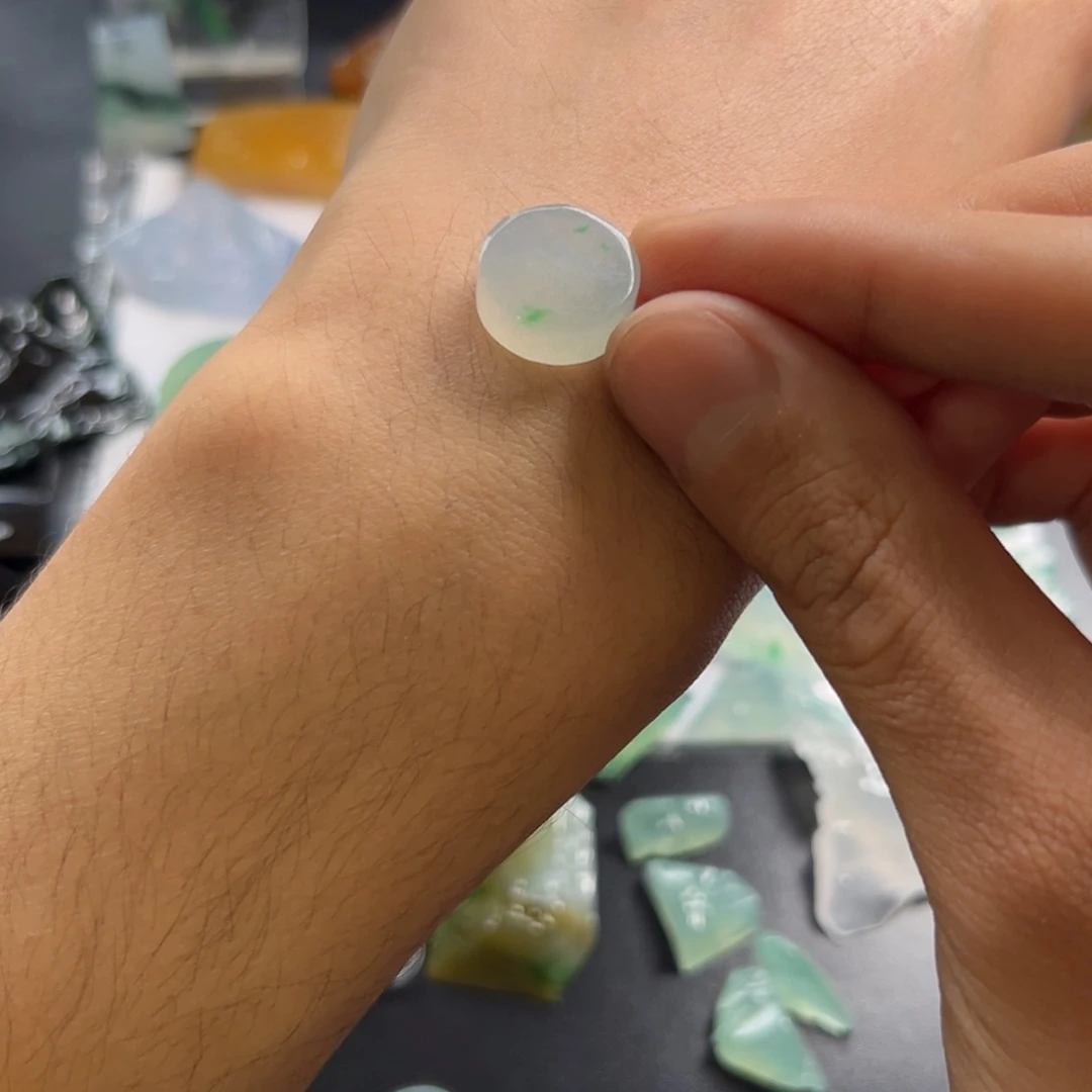 定制翡翠未镶嵌冰阳绿飘花圆扣