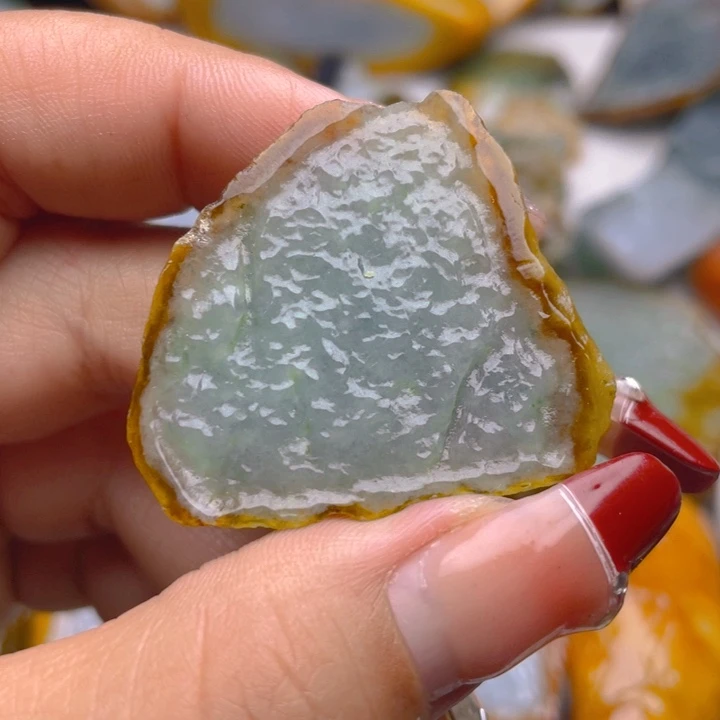 翡翠挂件未镶嵌翡翠