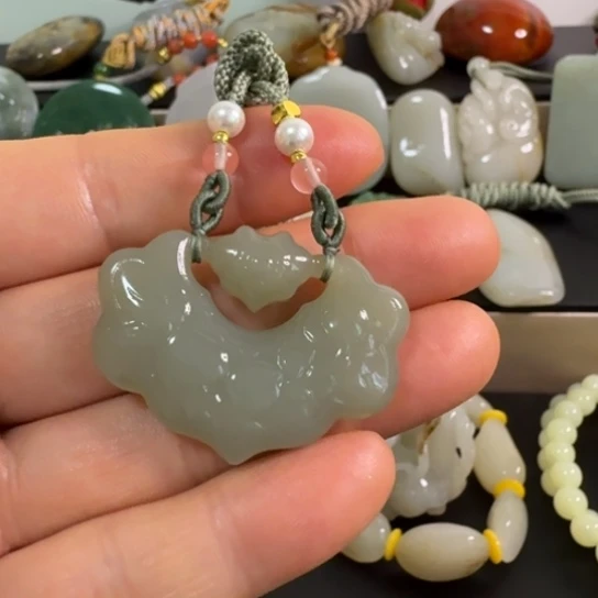 拾***↑和田玉（糖玉）未镶嵌颈饰