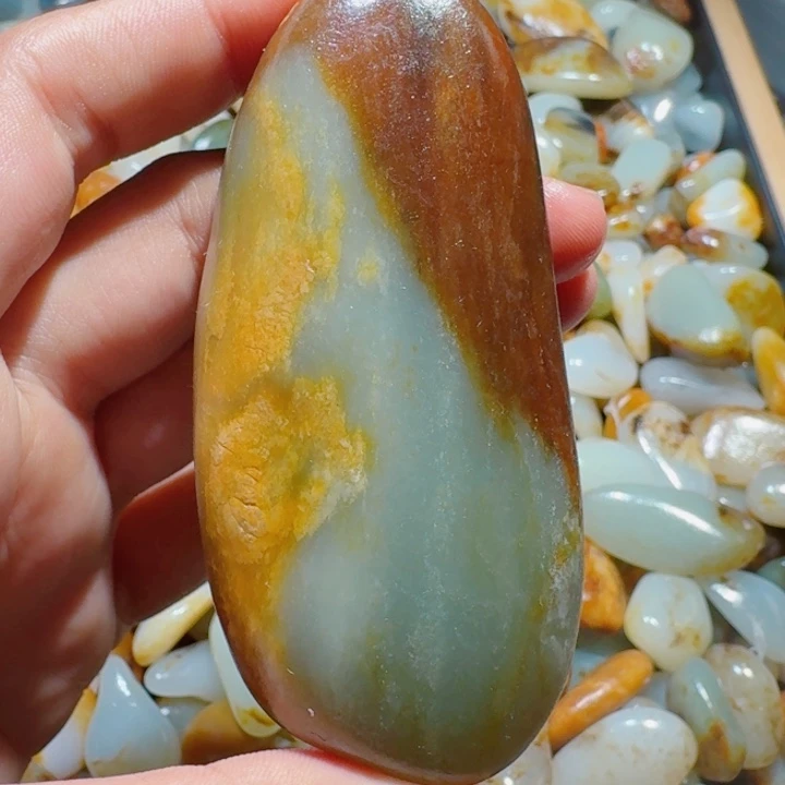 和田玉（糖玉）未镶嵌颈饰101克