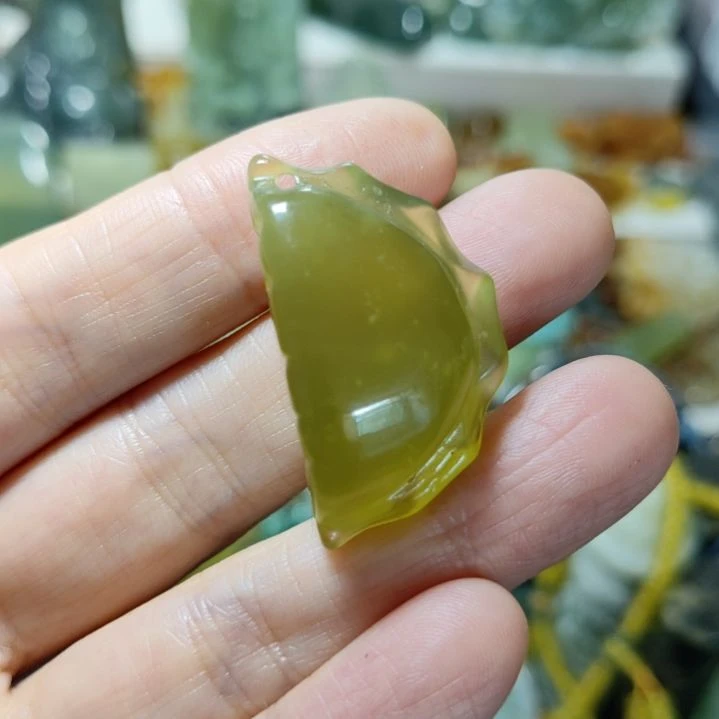岫玉未镶嵌挂坠款式