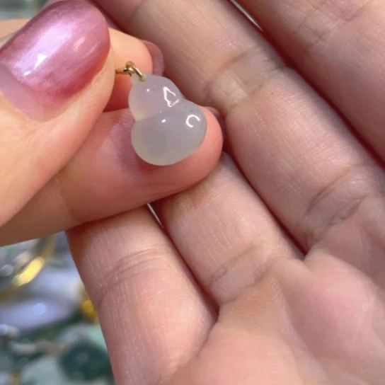 翡翠未镶嵌颈饰葫芦吊坠