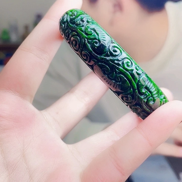 翡翠未镶嵌颈饰多样性56.8