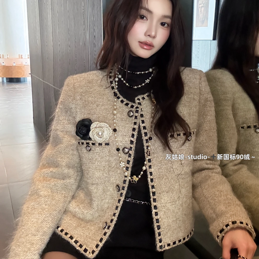 灰姑娘小香风家-简约大气百搭小香风保暖羽绒服外套(配胸花)