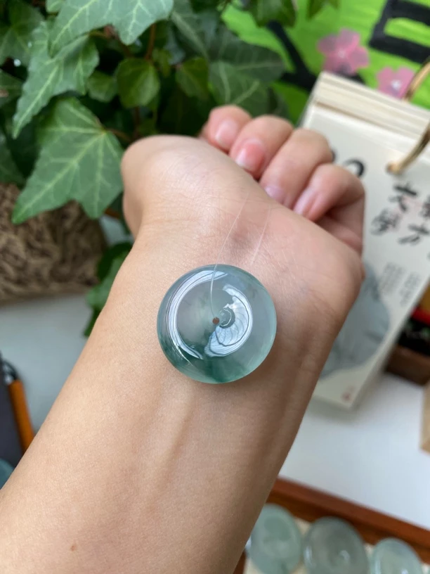 天然的缅甸翡翠A货