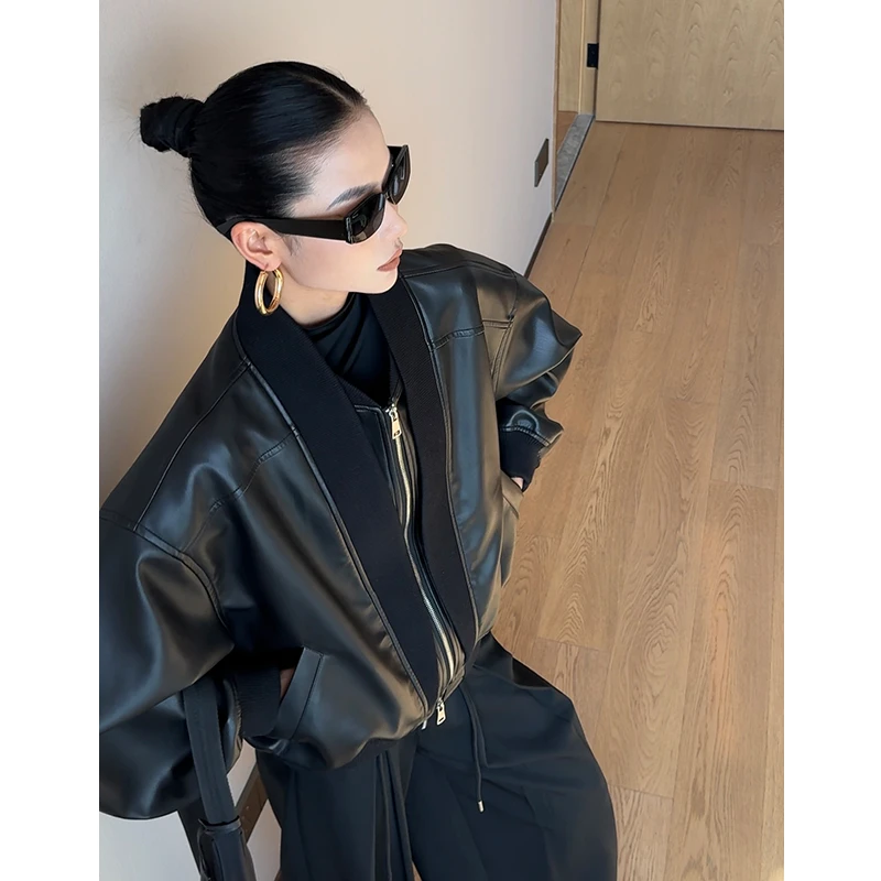 【暗访】罗纹立领宽肩结构分割设计皮拉链夹克