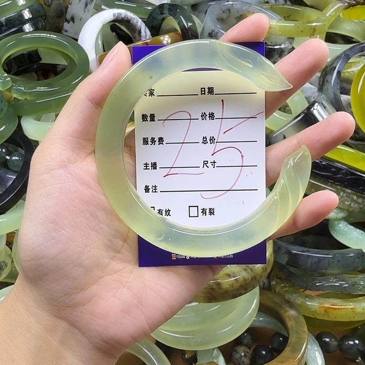 陈***莲蛇纹石玉未镶嵌手镯