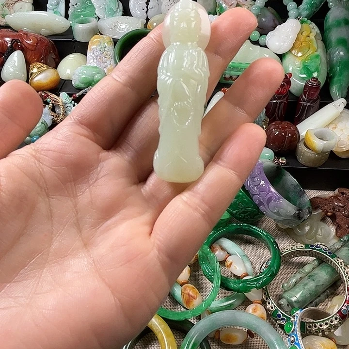 泽***撒翡翠未镶嵌颈饰翡翠未镶嵌颈饰