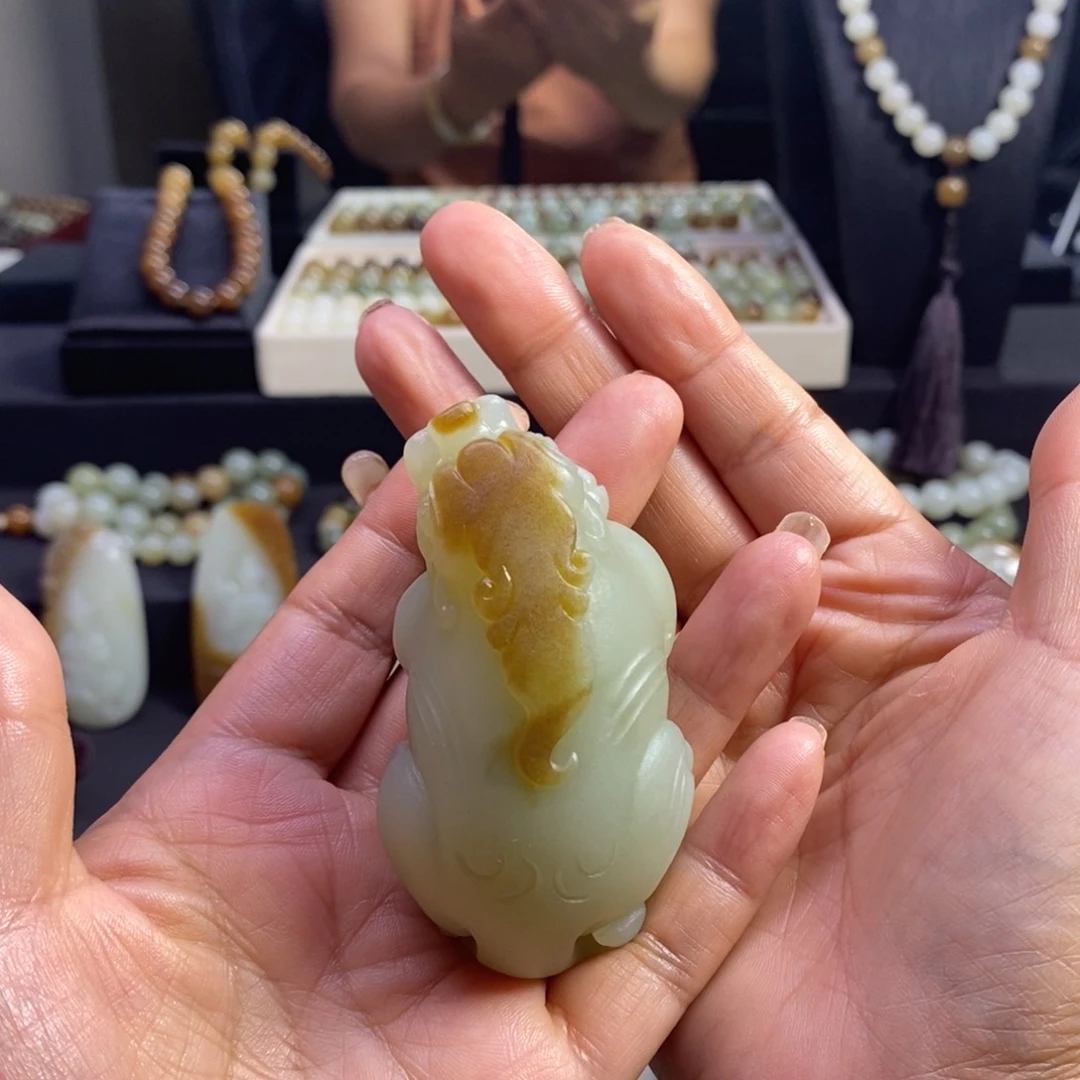 秋***天和田玉（糖玉）未镶嵌颈饰定制款