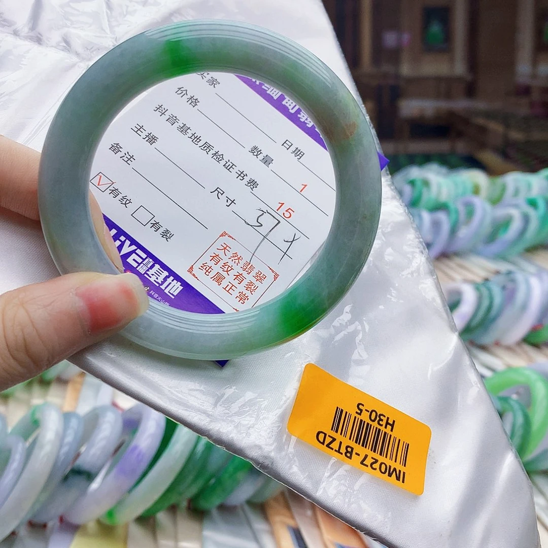 翡翠手镯未镶嵌vgghvvbjmk