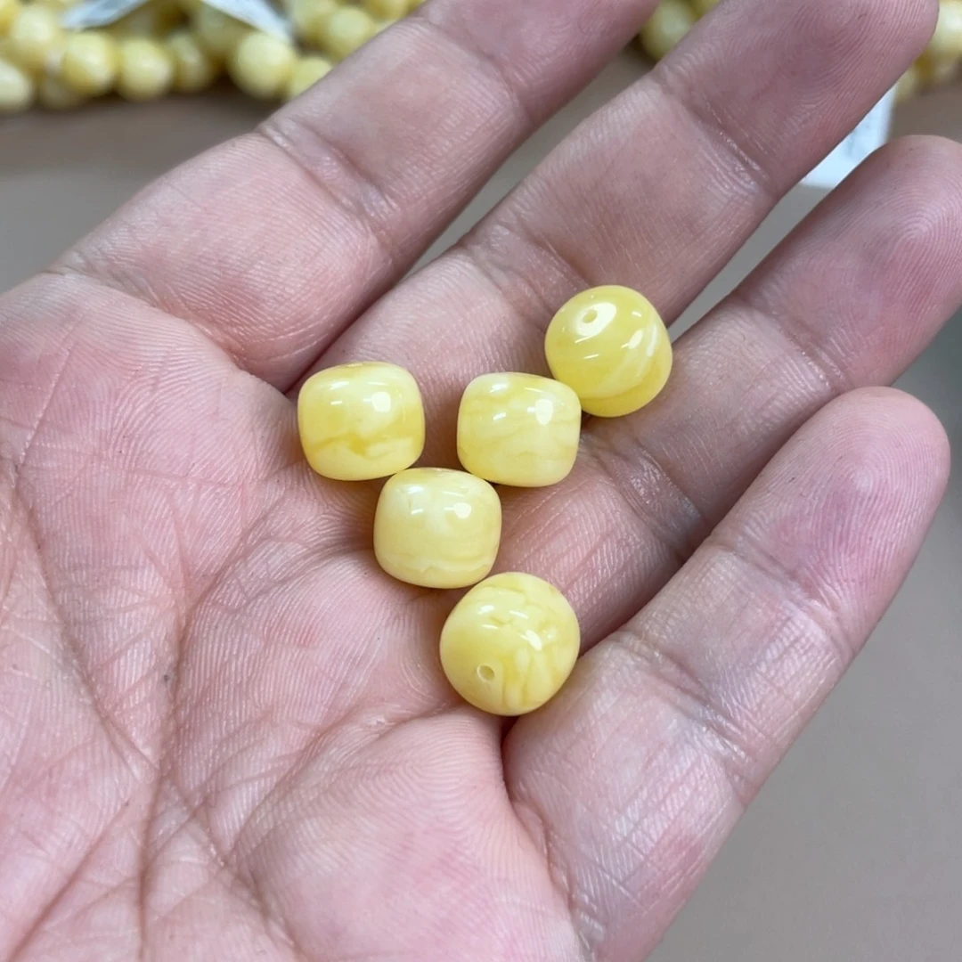 琥珀裸石未镶嵌174多样性发其一