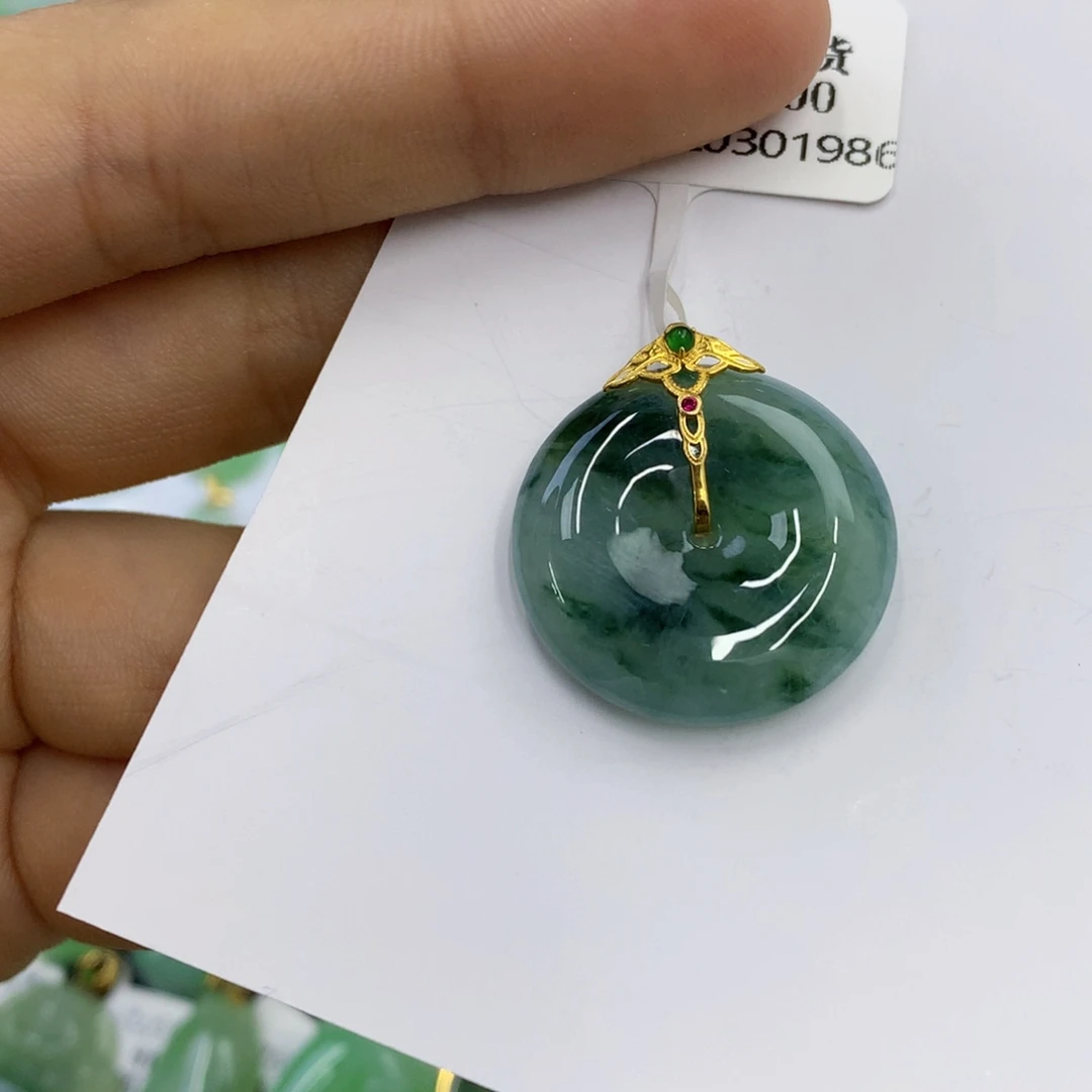 翡翠18K金镶嵌颈饰