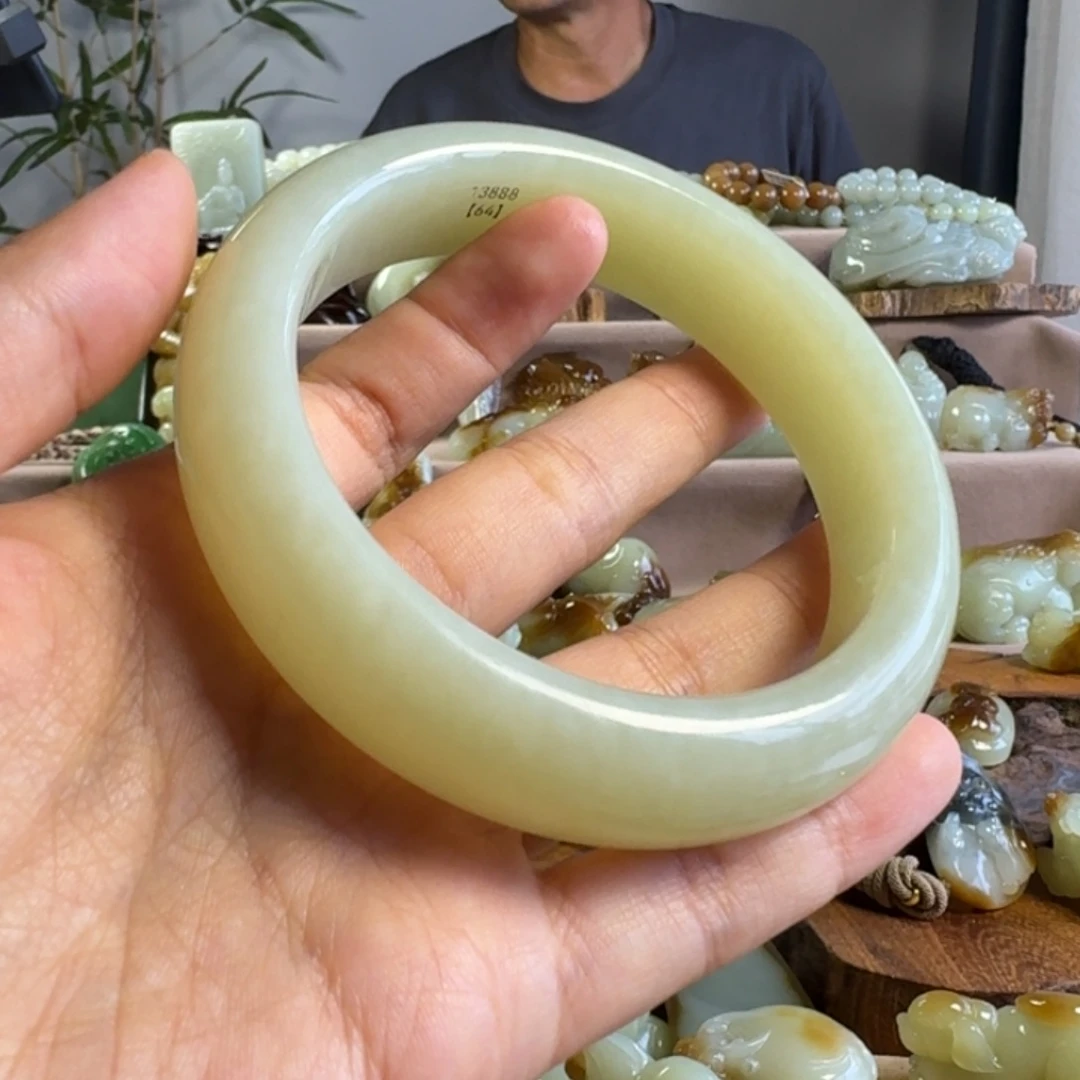 颈饰未镶嵌和田玉（糖玉）