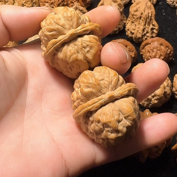 吊坠文玩核桃天****√文玩核桃