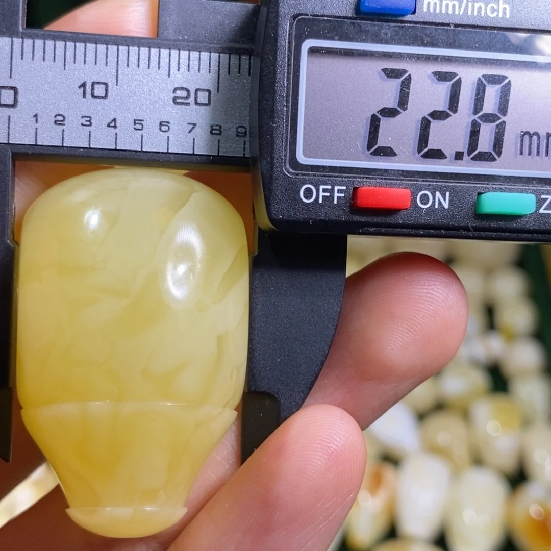 蜜蜡未镶嵌裸石微瑕