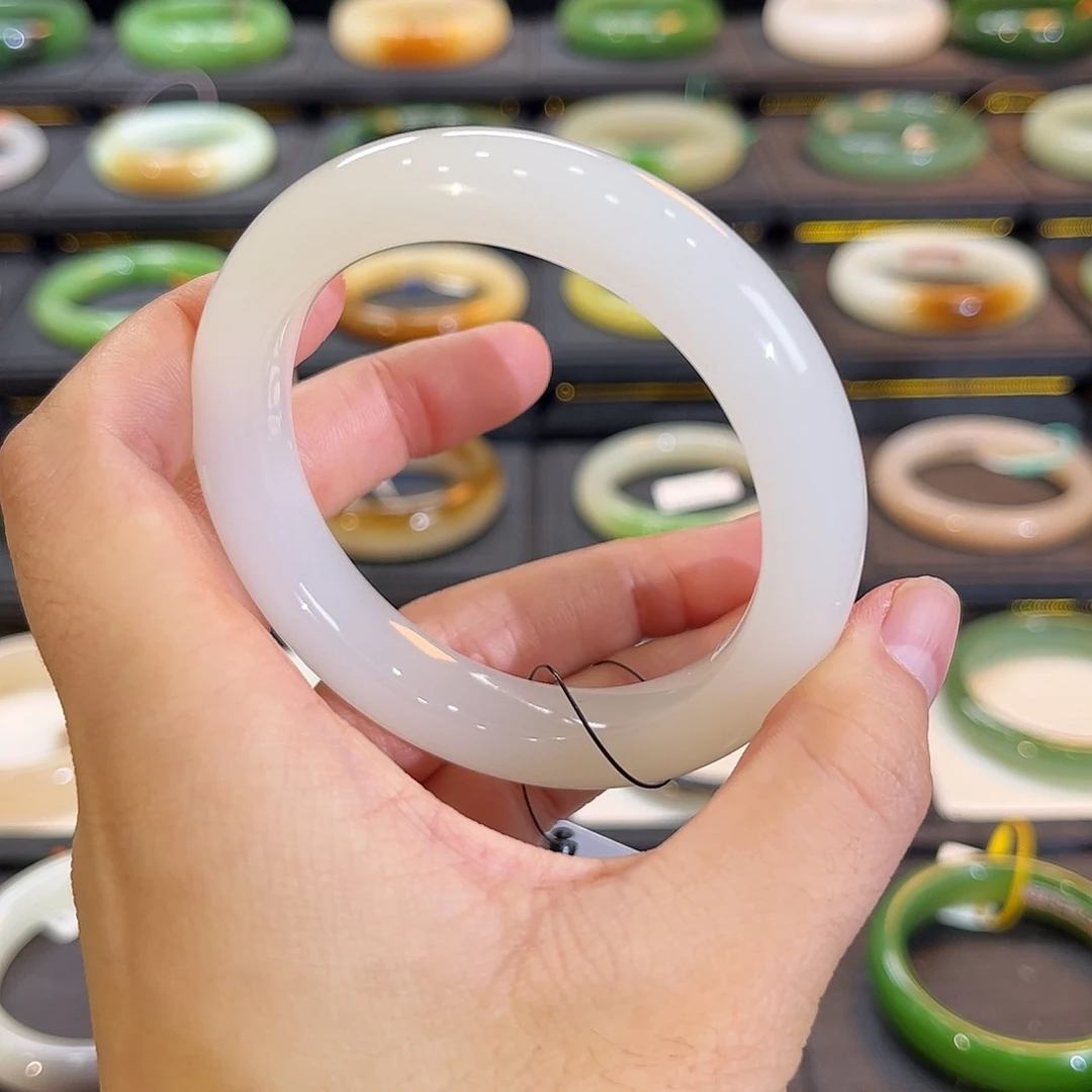 和田玉未镶嵌手镯细糯油糕白