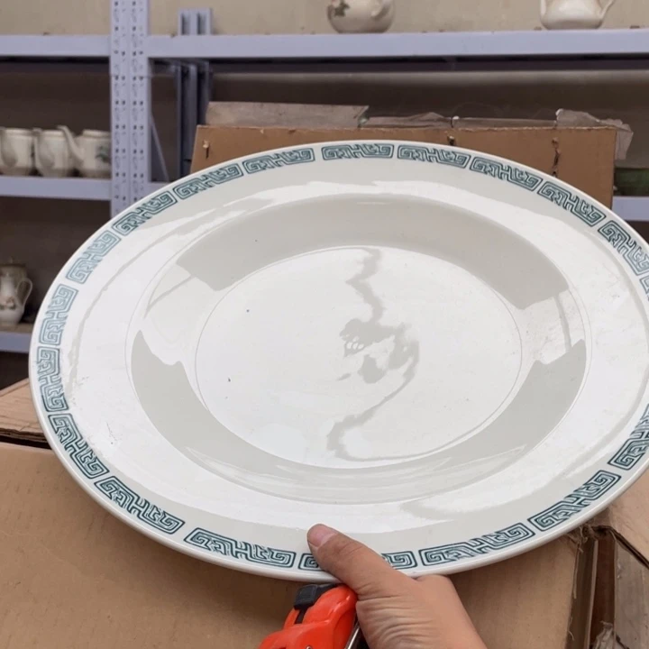 陶瓷盘子碗砂锅都有
