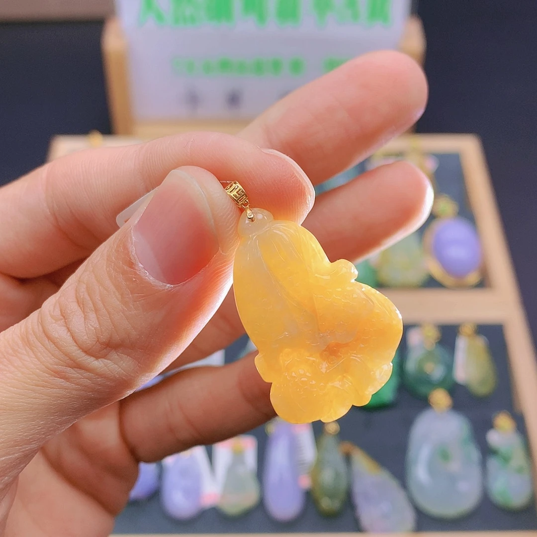 翡翠18K金镶嵌颈饰翡翠