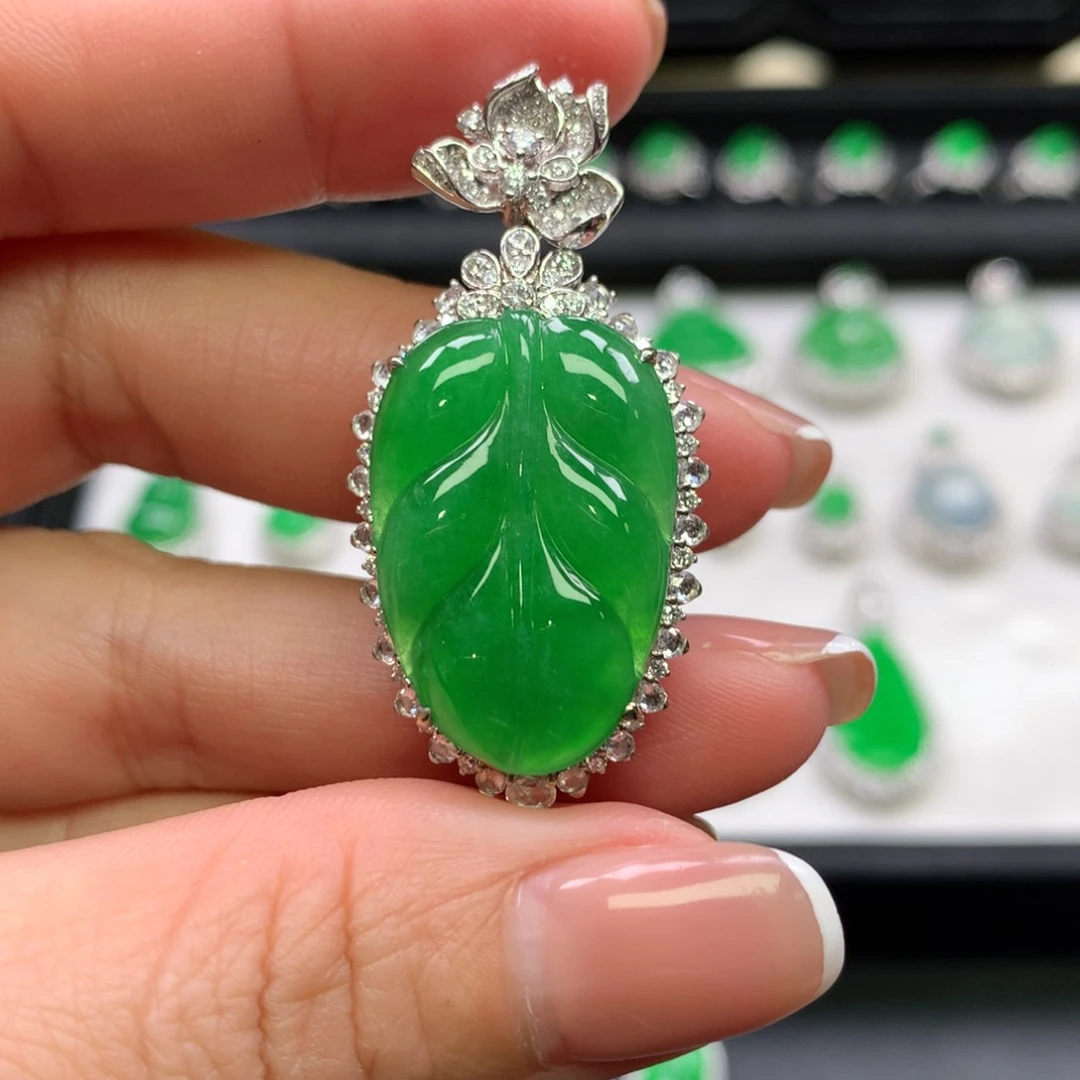 翡翠吊坠(不含链)18K金镶嵌