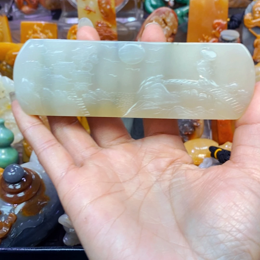 未镶嵌石英质玉（黄龙玉）颈饰