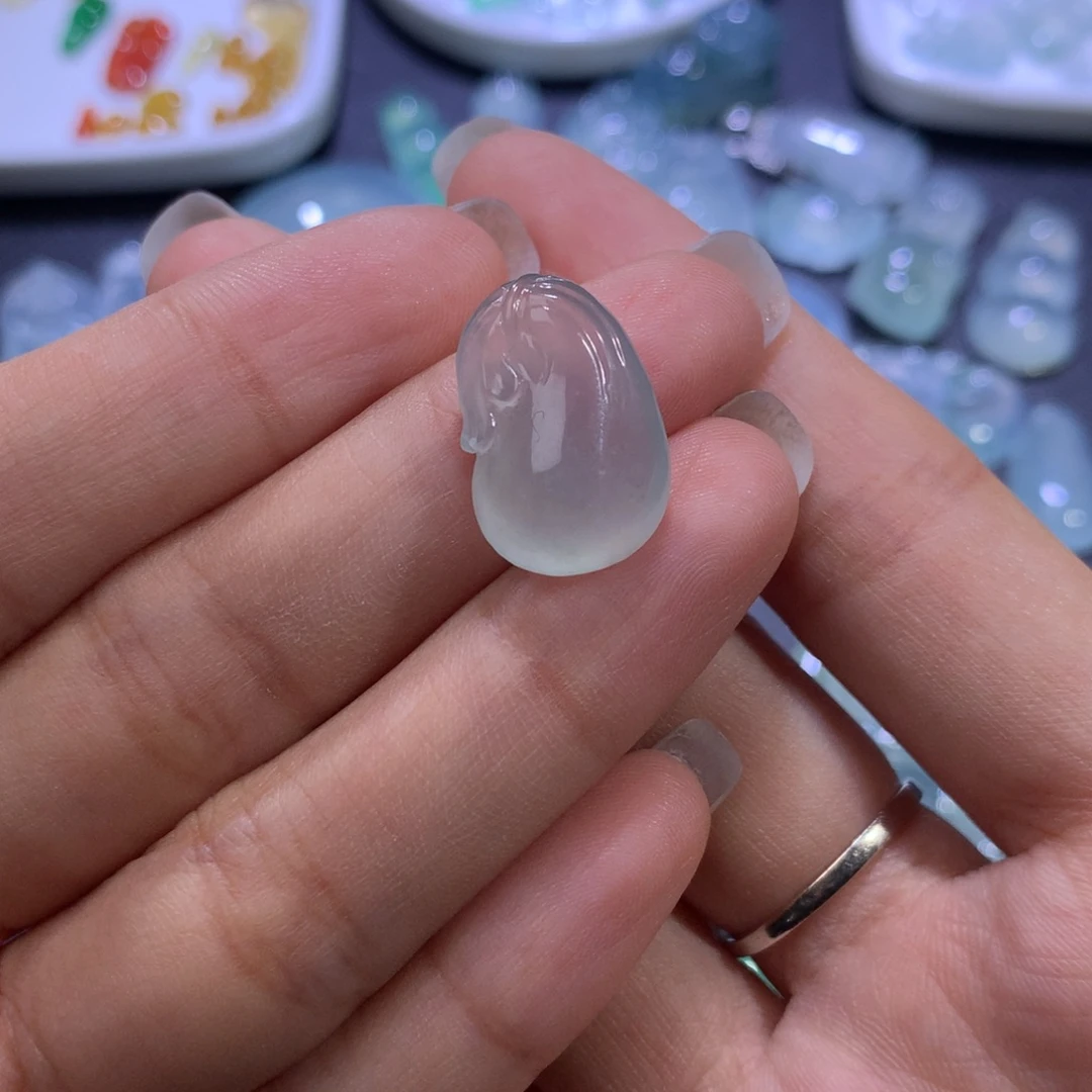 翡翠裸石未镶嵌饱满大钱袋