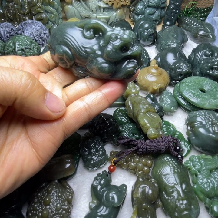 @***湾和田玉未镶嵌颈饰