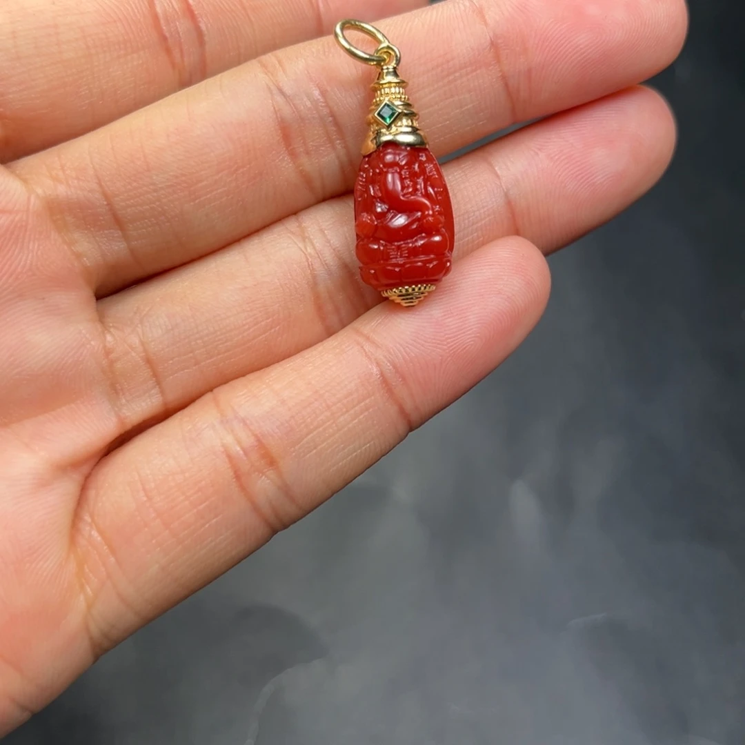 南红玛瑙象神吊坠18K金镶嵌6****员