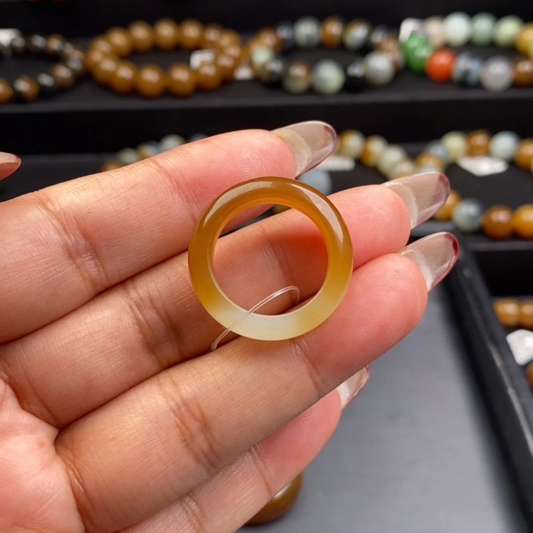 以***傲和田玉未镶嵌颈饰