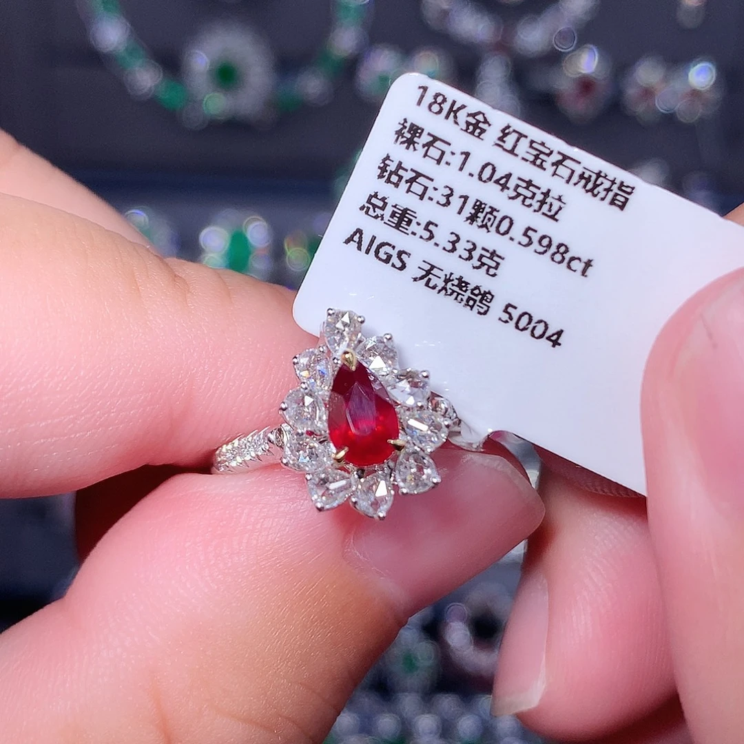 红宝石戒指18K金镶嵌