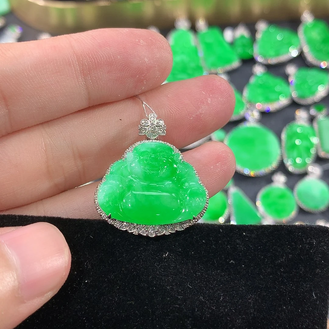 翡翠18K金镶嵌颈饰