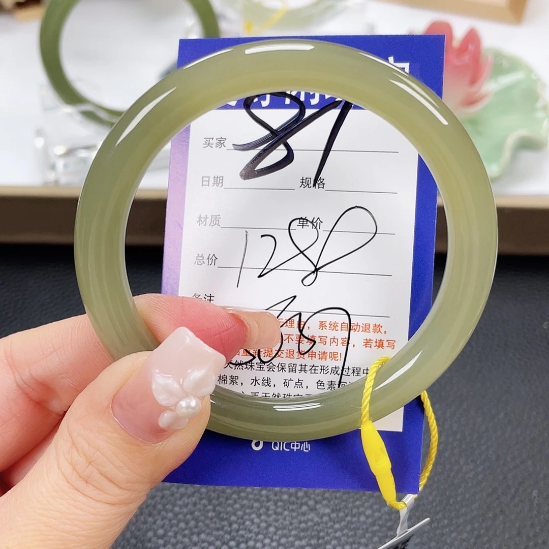 和田玉未镶嵌手镯