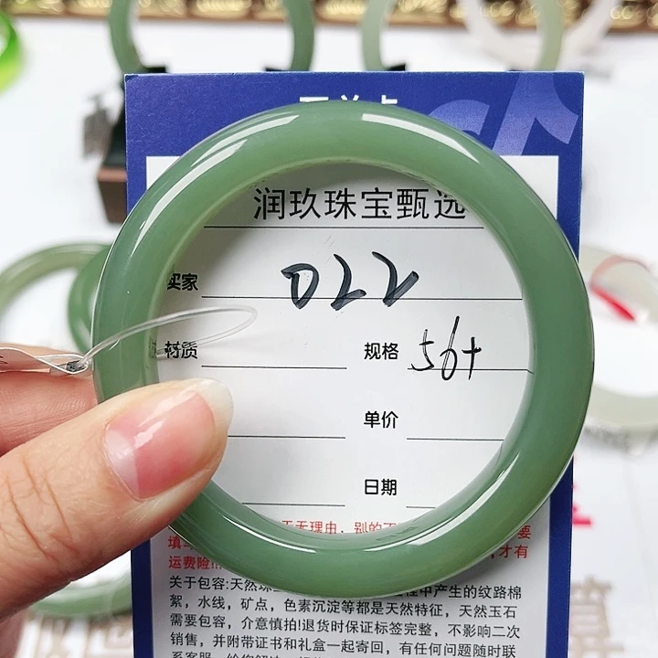 和田玉手镯未镶嵌琪*妈