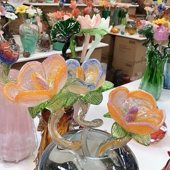 琉璃花瓶高45厘米宽9厘米